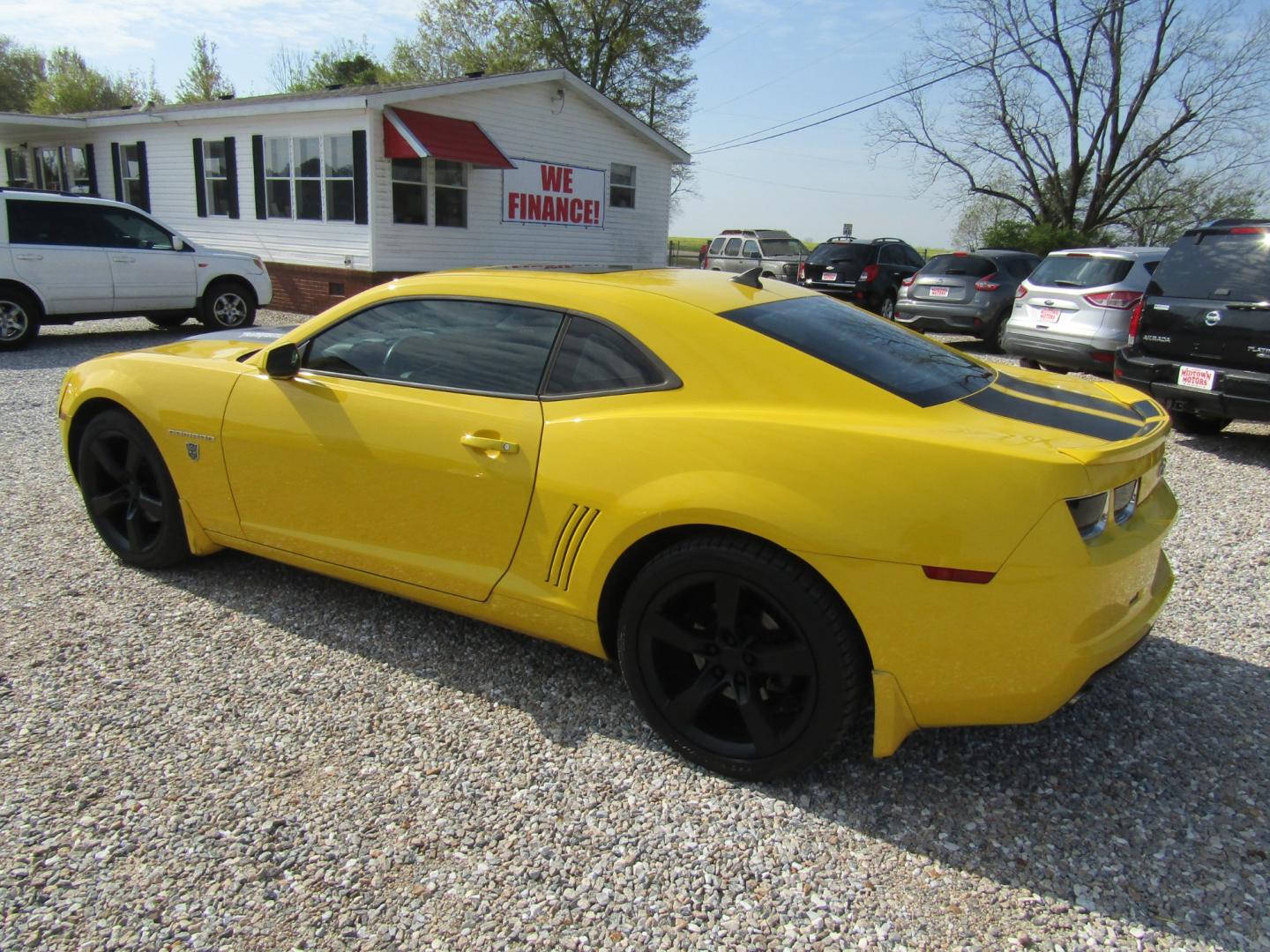 2010 YELLOW /Black Chevrolet Camaro LT1 Coupe (2G1FB1EVXA9) with an 3.6L V6 DOHC 24V engine, Automatic transmission, located at 15016 S Hwy 231, Midland City, AL, 36350, (334) 983-3001, 31.306210, -85.495277 - Photo#4